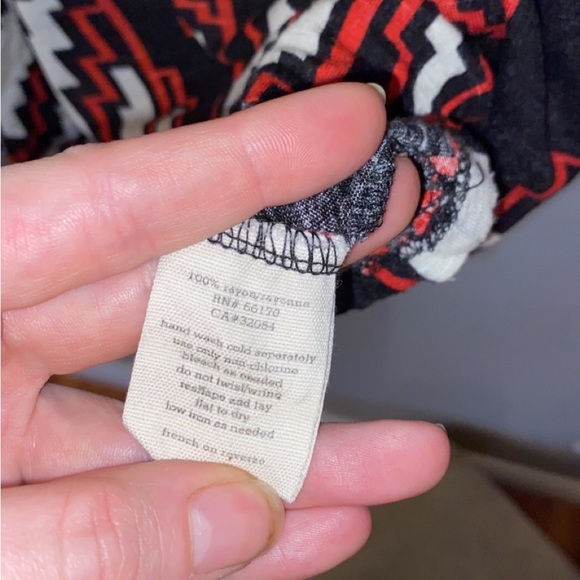 💙 Silence + Noise sleeveless Shirt - Picture 4 of 4